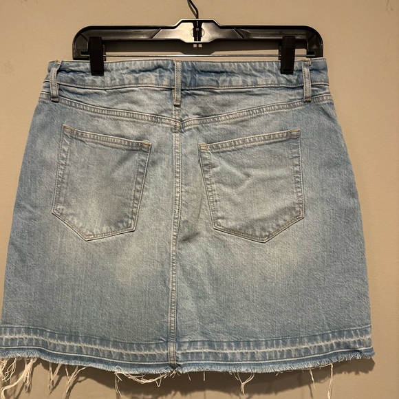 Women's Loft Denim Skirt - Size 8 Skirt Length is 17 1/2 Frayed Hem Worn 1x - Picture 7 of 10